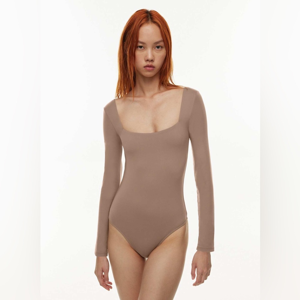 Aritzia Babaton Contour Square neck Longsleeve Bodysuit Size M $58
